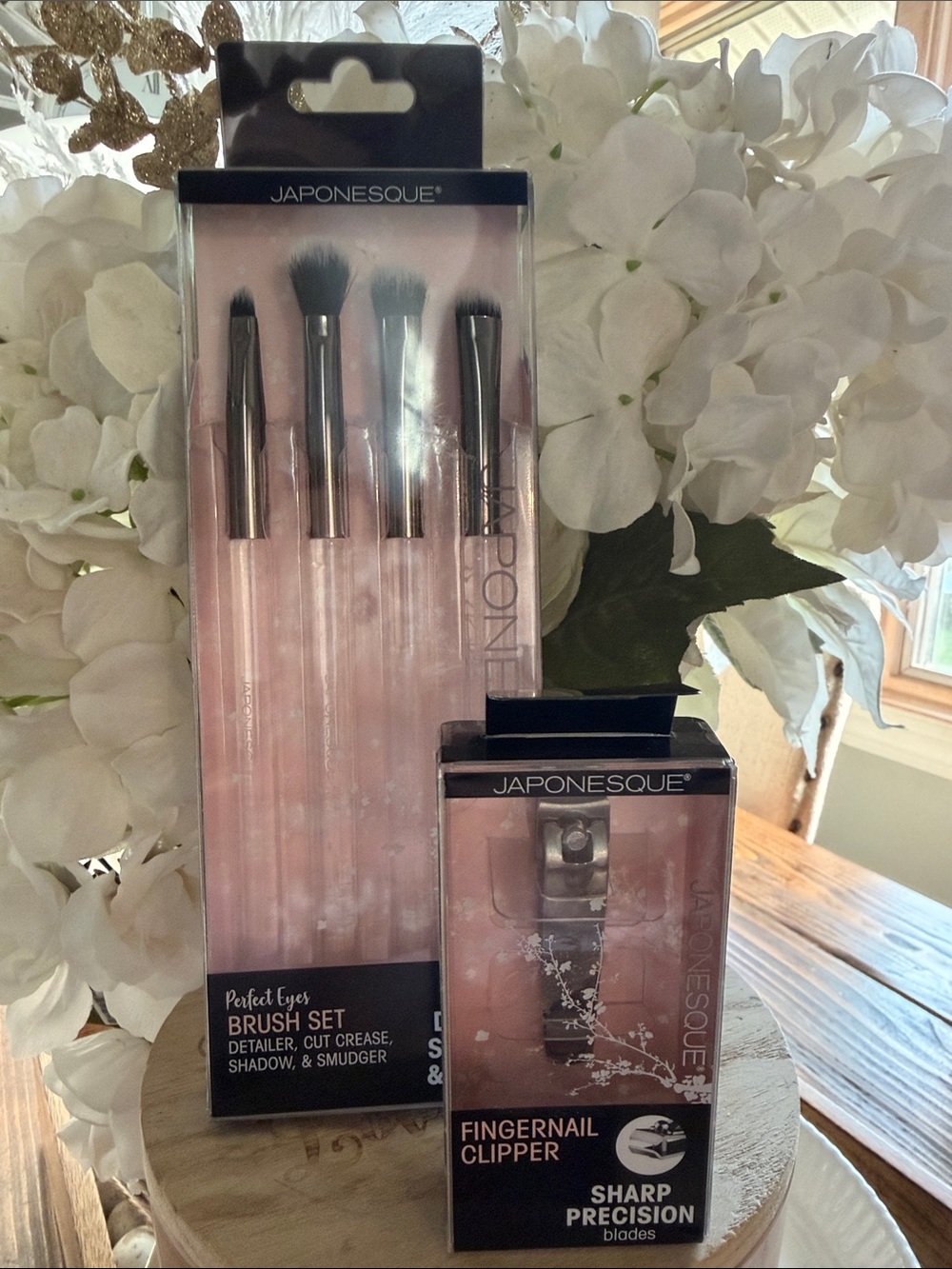 Japonesque Perfect Eyes Brush Set & Fingernail Clipper Sharp Precision Blades